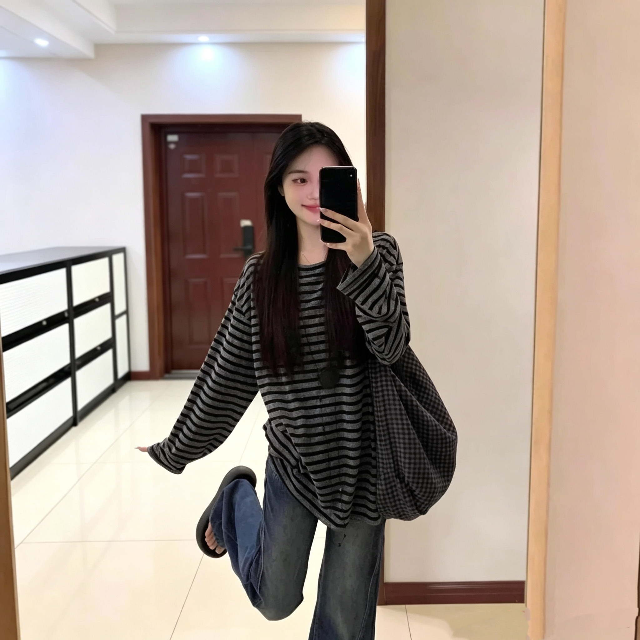 韩系慵懒松弛感黑灰色条纹长袖t恤女早秋2026新款宽松复古上衣ins