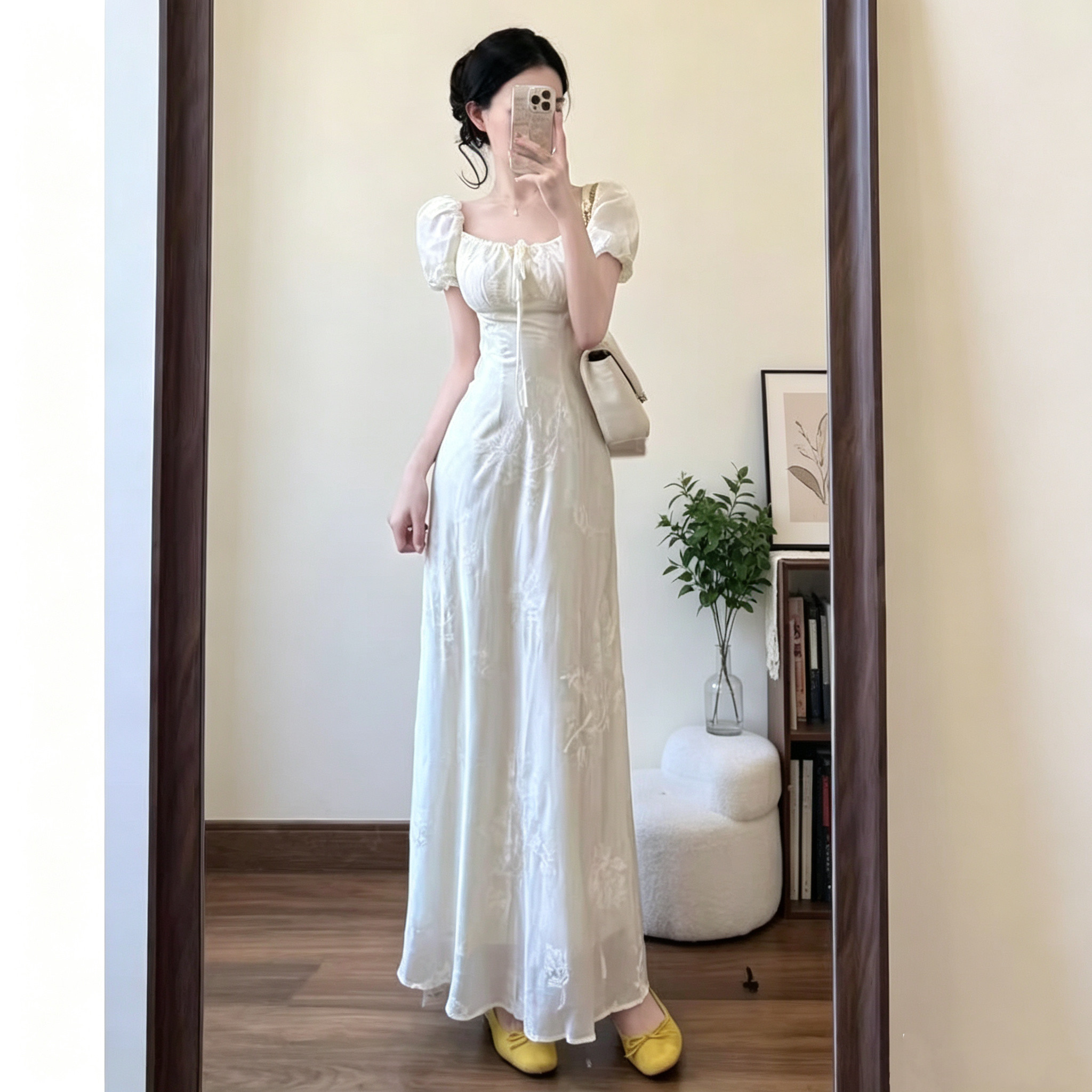 2026新款法式白色泡泡袖刺绣方领连衣裙女夏季别致温柔气质长裙子