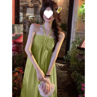 海边穿搭度假沙滩长裙小个子高级感绝美绿色挂脖吊带连衣裙女夏季