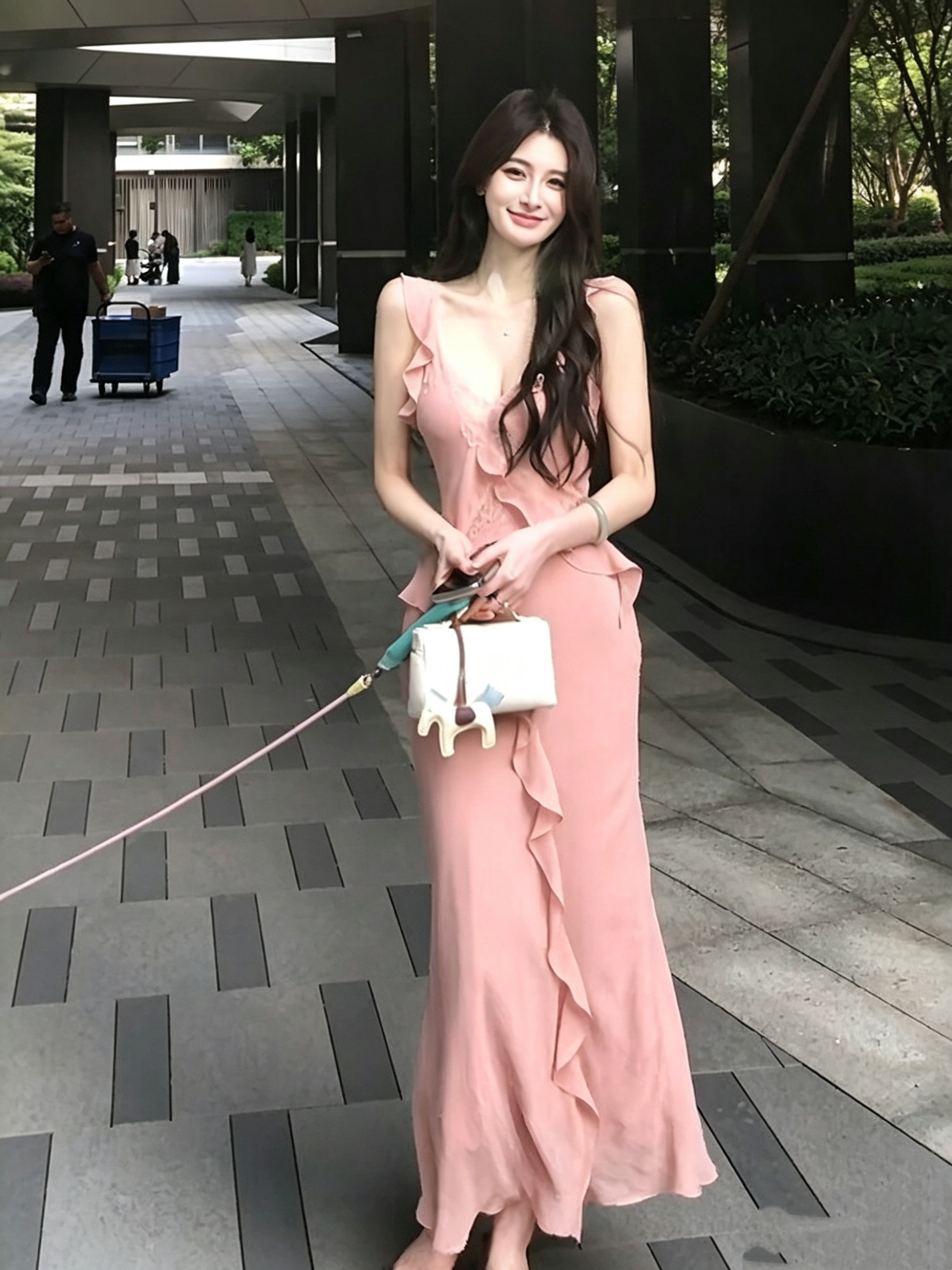 法式纯欲蕾丝V领吊带修身连衣裙