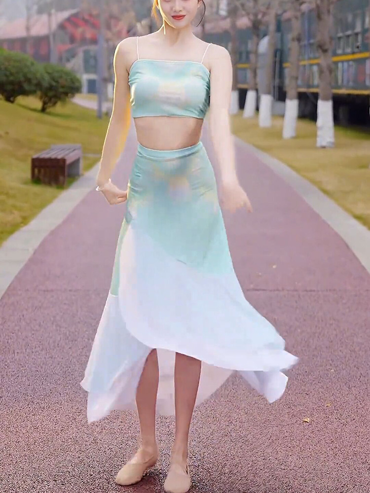 新款傣族舞蹈服装孔雀古典成人女舞练功半裙修身舞台演出服艺考服
