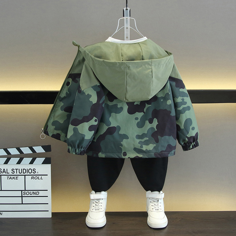 中大童男宝宝春秋季25款薄款连帽夹克上衣男童痞帅洋气迷彩外套
