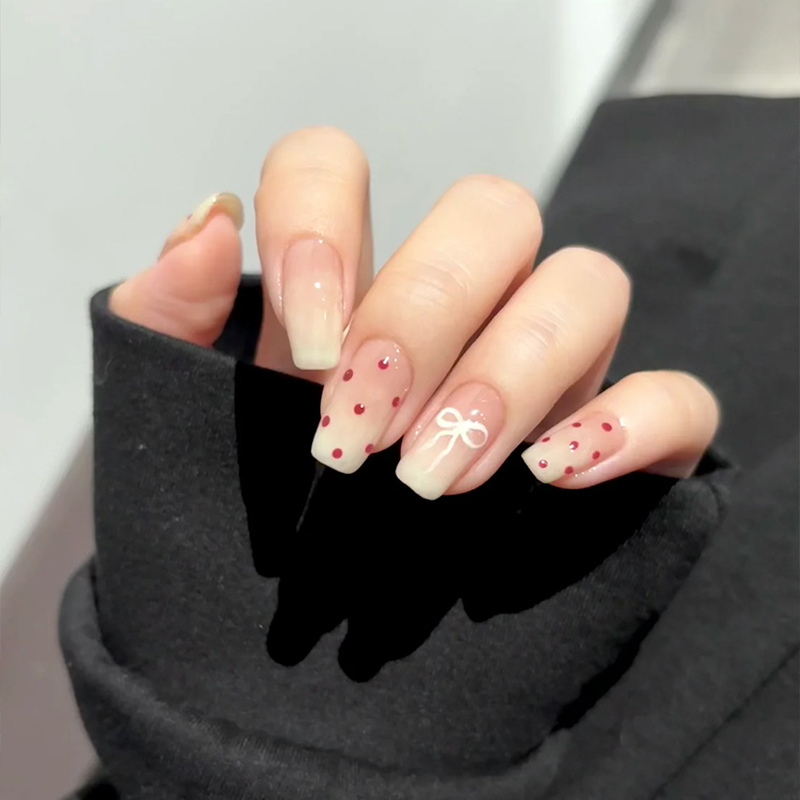 ins风清透白渐变波点蝴蝶结美甲