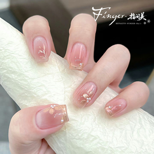 温柔显白裸粉腮红手绘魔镜粉金色小花美甲手工定制穿戴甲防水拆卸