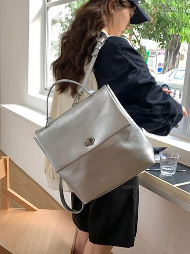 肥肥自制大容量大学生双肩背包