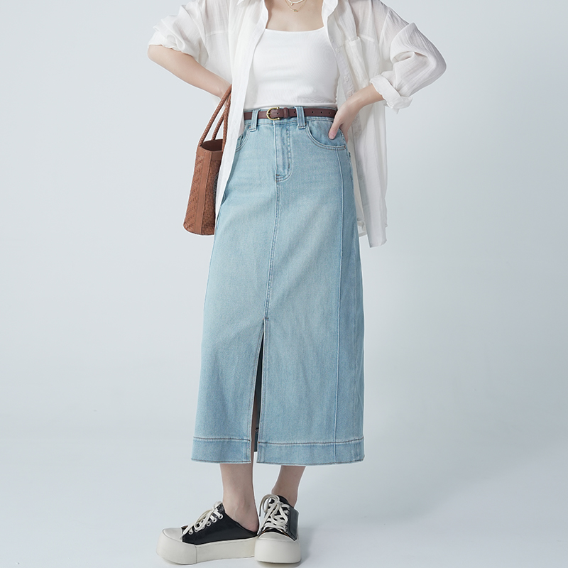 吴大潼前开叉牛仔半身裙