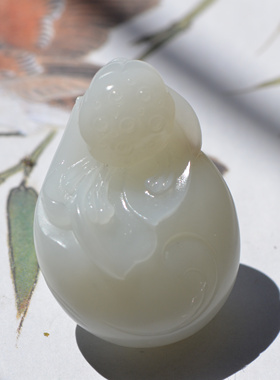 和田玉籽料雕件（银莲花语）36克