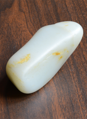 和田玉籽料原石255克