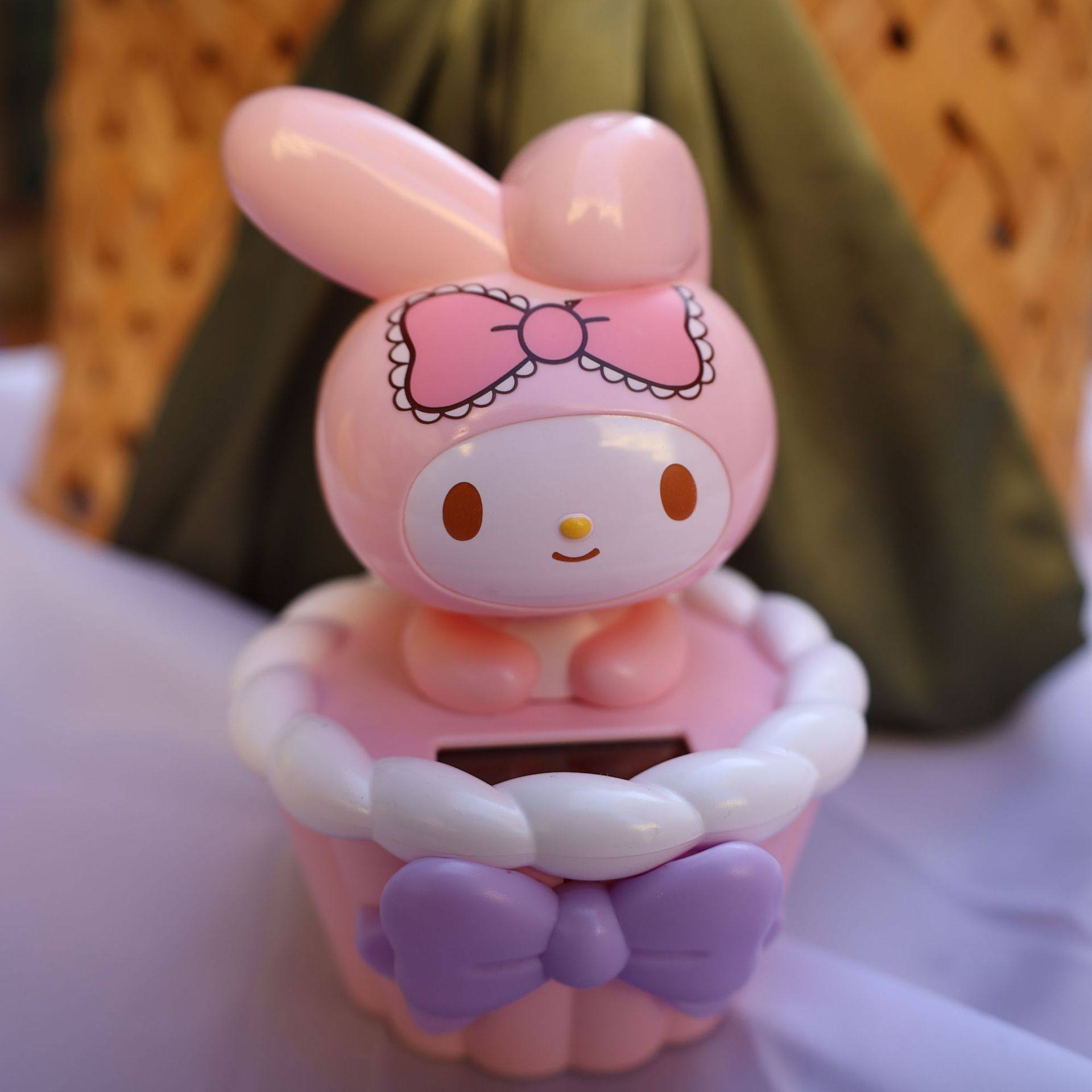 新款太阳能汽车摇头公仔甜品蛋糕烘焙装饰品美乐蒂点头娃内饰摆件