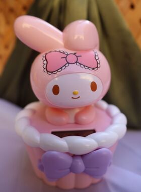 太阳能摇头美乐蒂公仔摆件