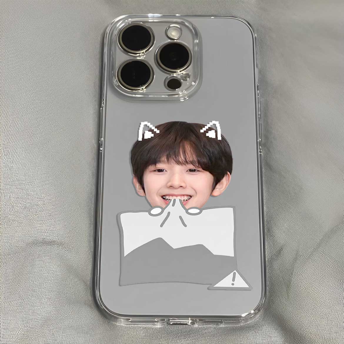 陈浚铭小猫损坏了照片可爱呆萌像素风手机壳适用于iPhone苹果17小米17opporeno15华为vivo红米荣耀