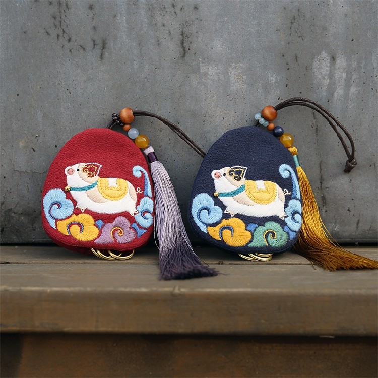 花暖手作元宝祥云钱币刺绣diy材料包吉祥福猪手工情侣钥匙包挂件