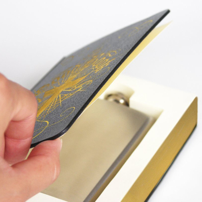 精装书酒壶圣经酒壶SuckUK