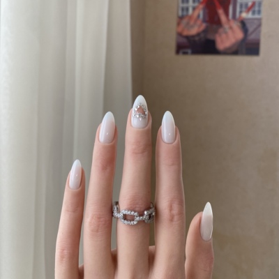 BOBBINAILS欧美乳白镂空爱心华子贴钻简约高级百搭可拆卸穿戴甲