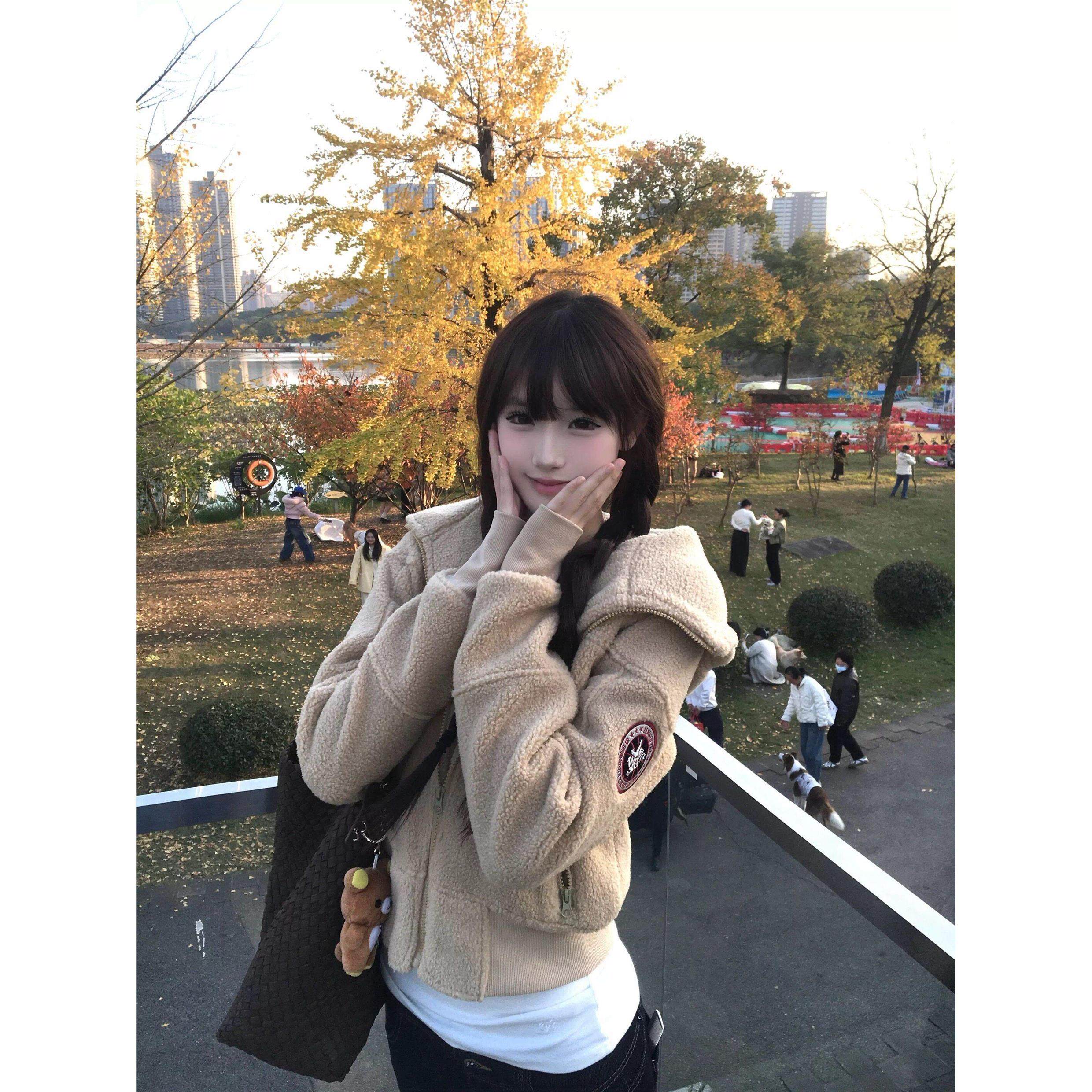 复古羊羔绒短款外套女宽松慵懒感美式加绒加厚连帽卫衣上衣秋冬季