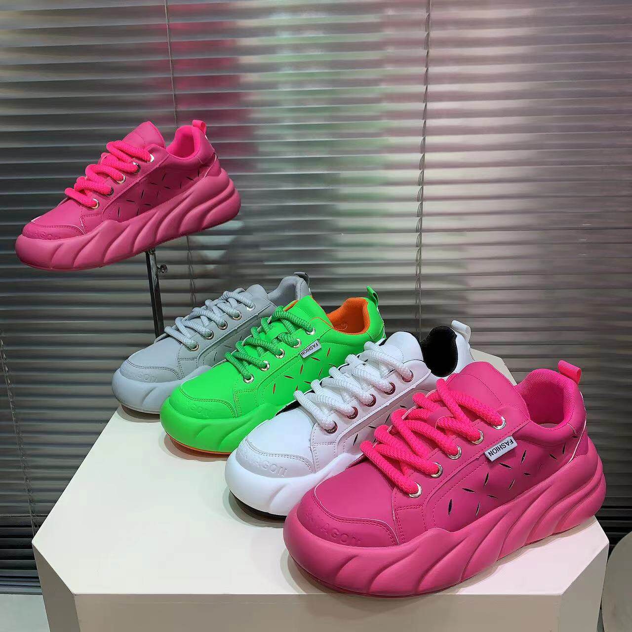 潮男鞋男新款个性休闲鞋糖果色时尚男士系带运动鞋透气真皮老爹鞋