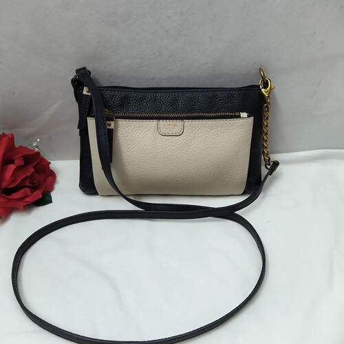 Fossil白色荔枝皮Zipper Closure斜挎包