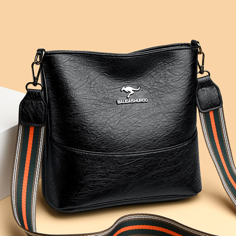 真皮水桶包女2025春季新款时尚牛皮女士宽带单肩斜挎包包妈妈包潮,箱包皮具/热销女包/男包,水桶包,淘宝优惠券,粉丝福利购,淘宝优惠卷