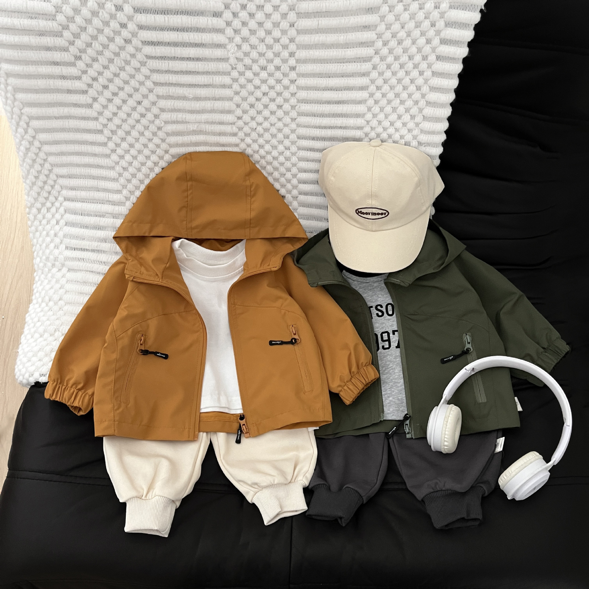 男宝宝冲锋衣秋冬外套新款潮酷儿童装连帽夹克帅气小男孩休闲上衣