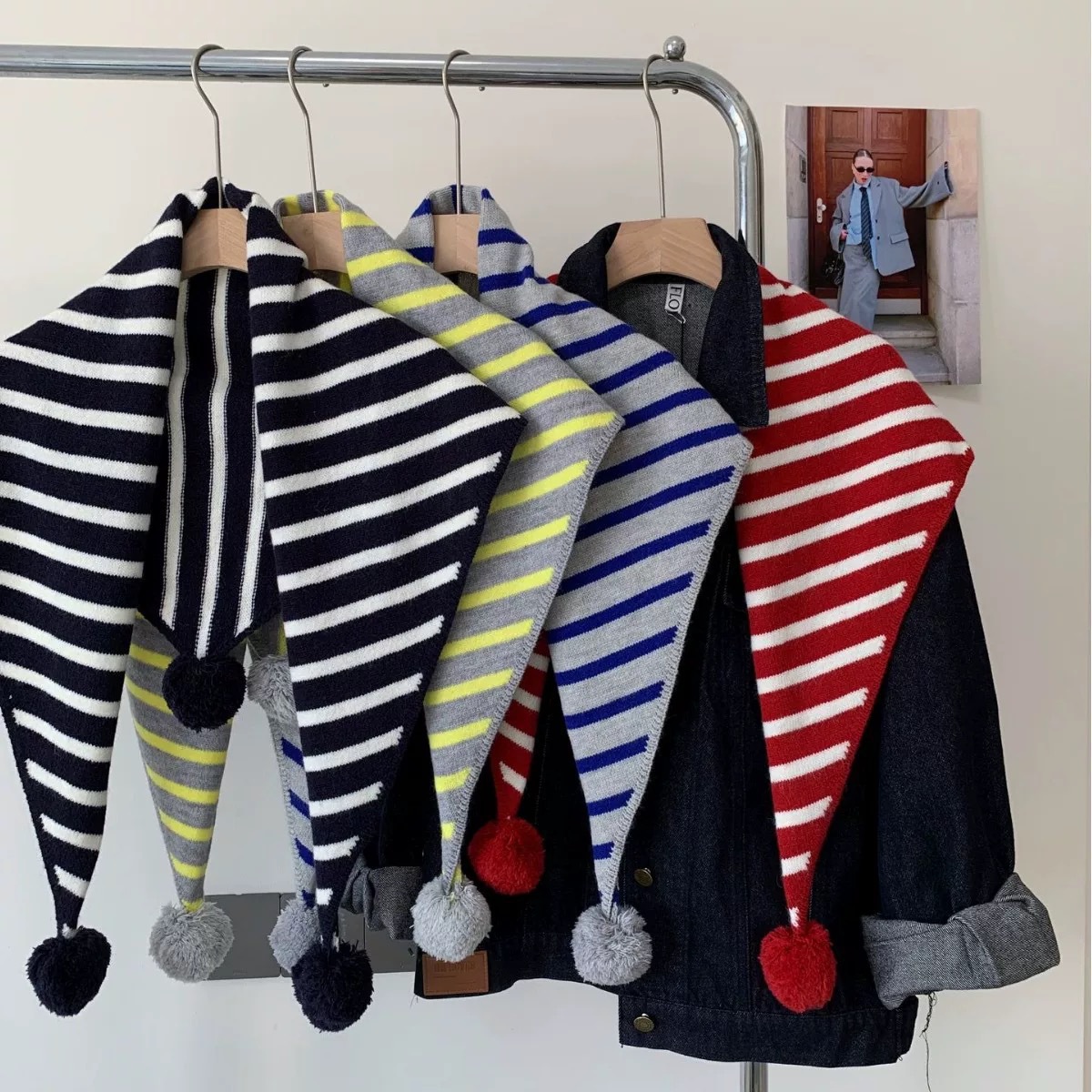 港风复古2025新款针织条纹毛球三角围巾女秋冬季保暖装饰披肩