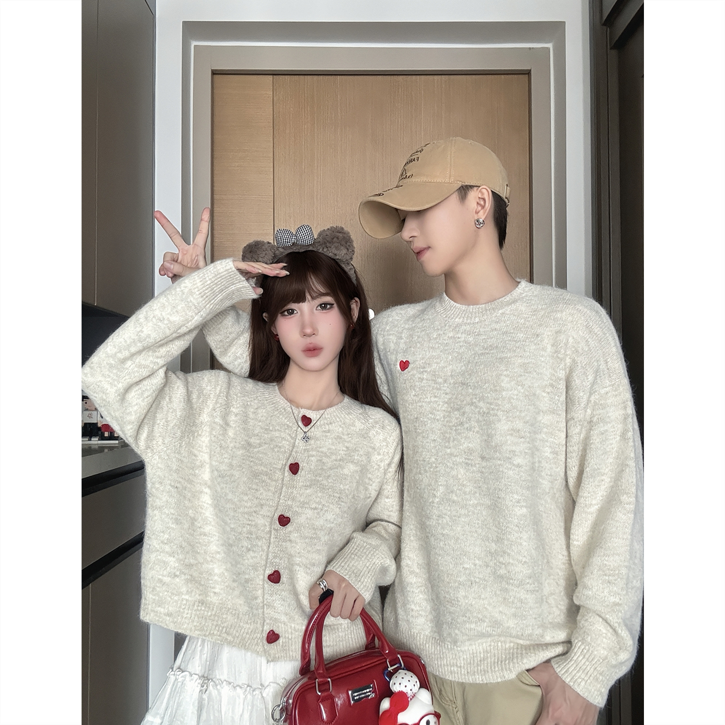 软糯宽松高级感爱心扣子毛衣外套