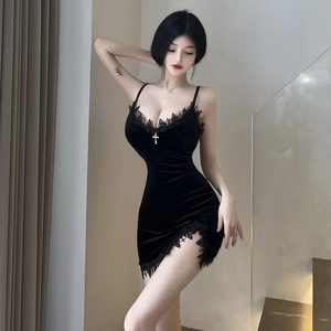 纯欲低胸性感黑色丝绒裙子包臀裙修身显瘦吊带连衣裙打底裙女春秋