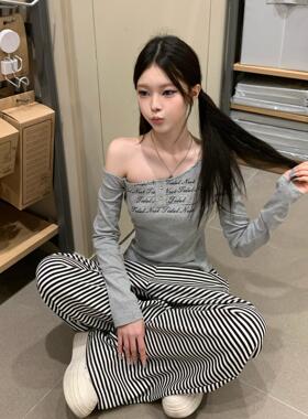 Lovedeath【香软甜心】灰色字母印花斜肩长袖T恤女休闲露肩上衣女