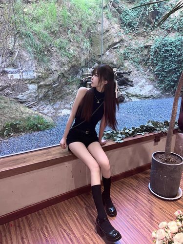 Lovedeath黑色毛绒挂脖吊带