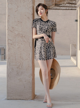 连衣式保守泳衣冬天泡温泉2026年新款大码遮肉中老年女款妈0122w