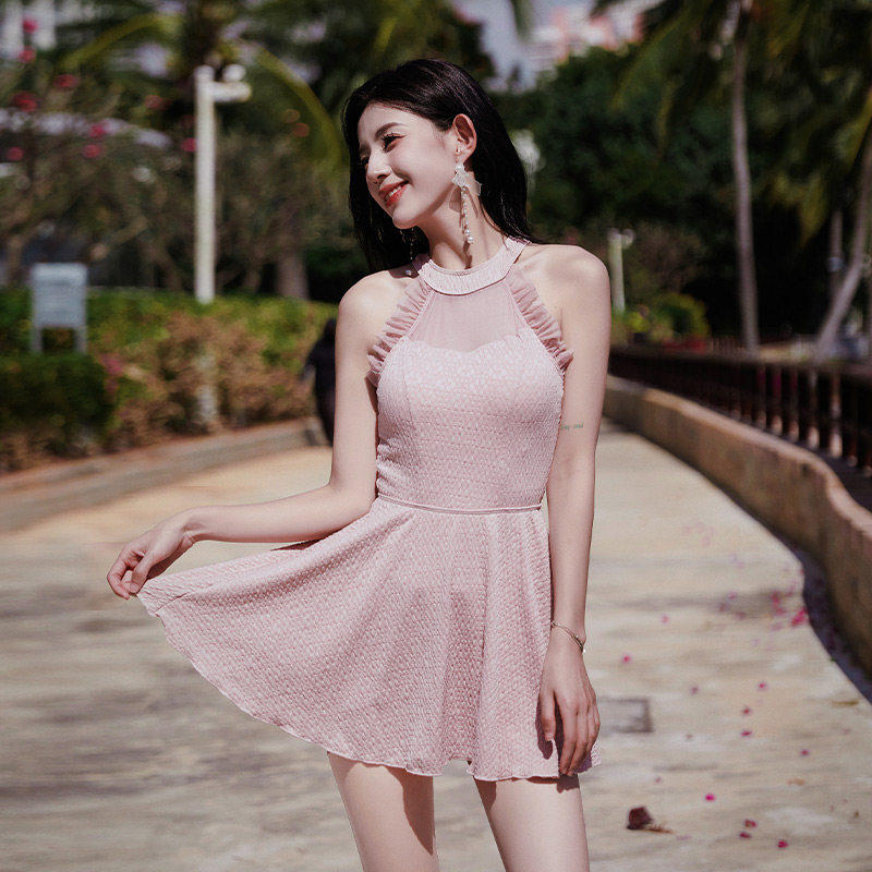 粉色泡温泉泳衣女2024新款海边度假沙滩高级感连体保守女士游泳衣