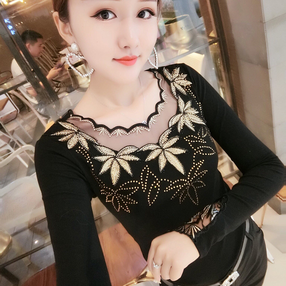 时尚蕾丝低领修身洋气小衫女2020春秋新款花朵刺绣镂空烫钻打底衫