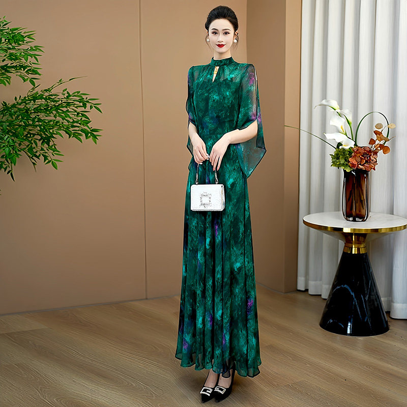 绿色水墨晕染初夏绝美连衣裙2026新款漂亮重要场合气质显瘦长裙子