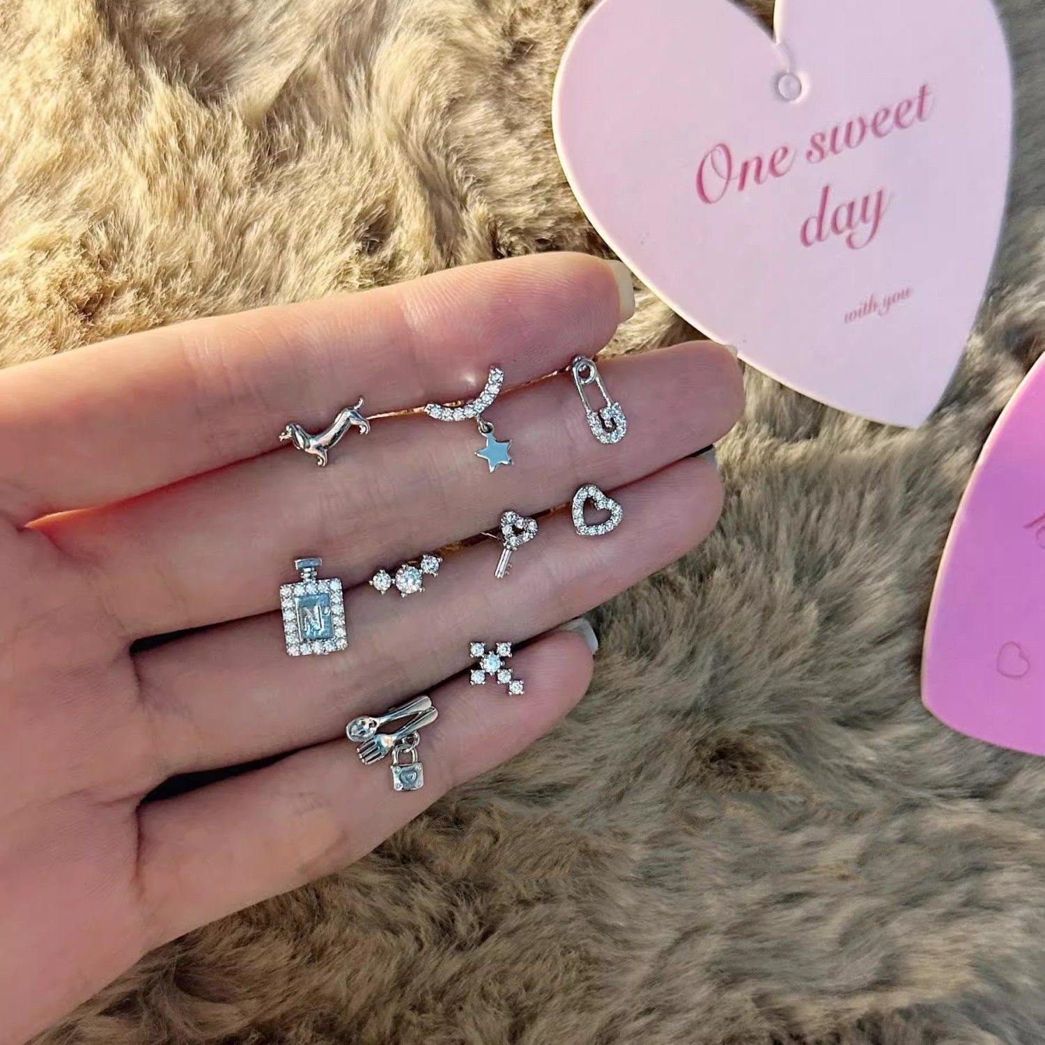 童趣秘钥可爱搞怪立体创意水钻耳钉百搭耳骨耳蜗钉小巧精致耳饰