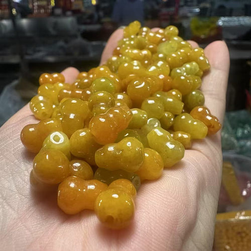 天然翡翠葫芦鸡油黄散珠