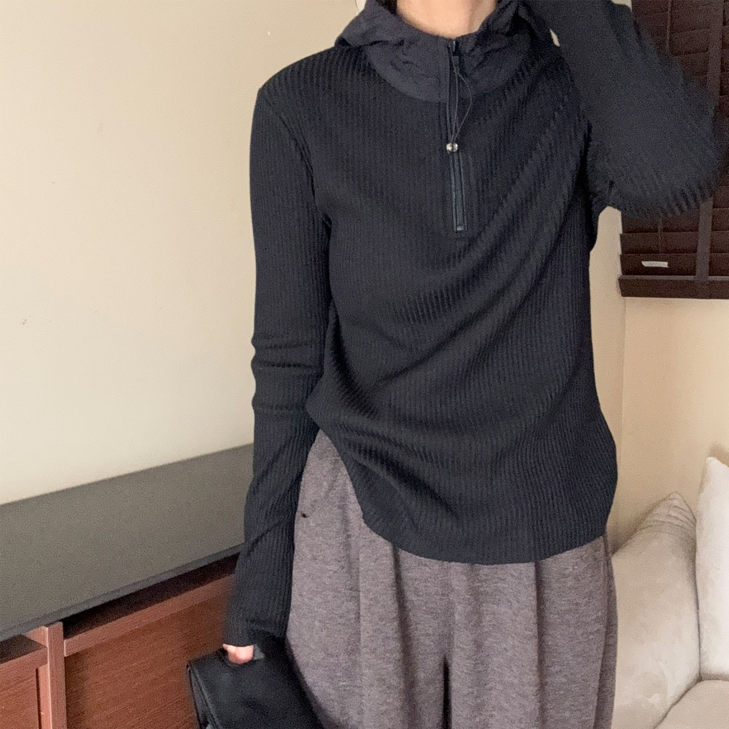 坑条半高领拉链条纹拼接帽衫