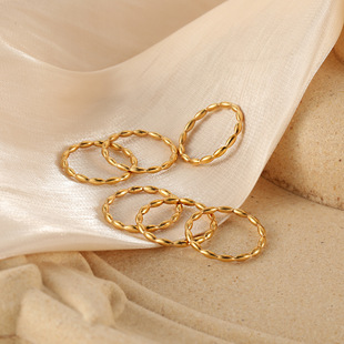 法式ins简约个性小众叠戴素圈豆豆米粒戒指指环钛钢镀18k金手饰