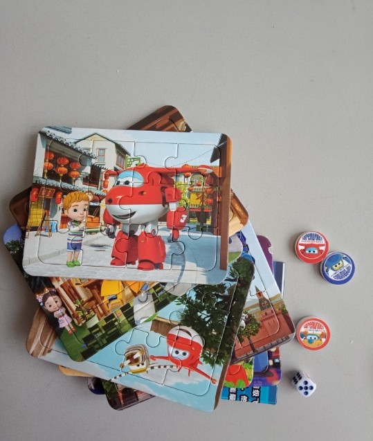 Paper box children's gift puzzle game chess coloring three-in-one puzzle toy 4 look at the description