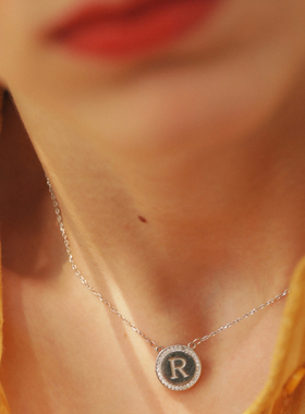 925银锆石镶嵌字母锁骨链