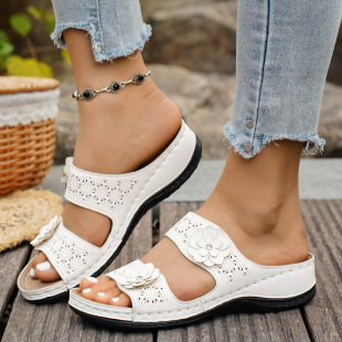 Slope heel thick soled slippers, beach shoes, fashion shoes