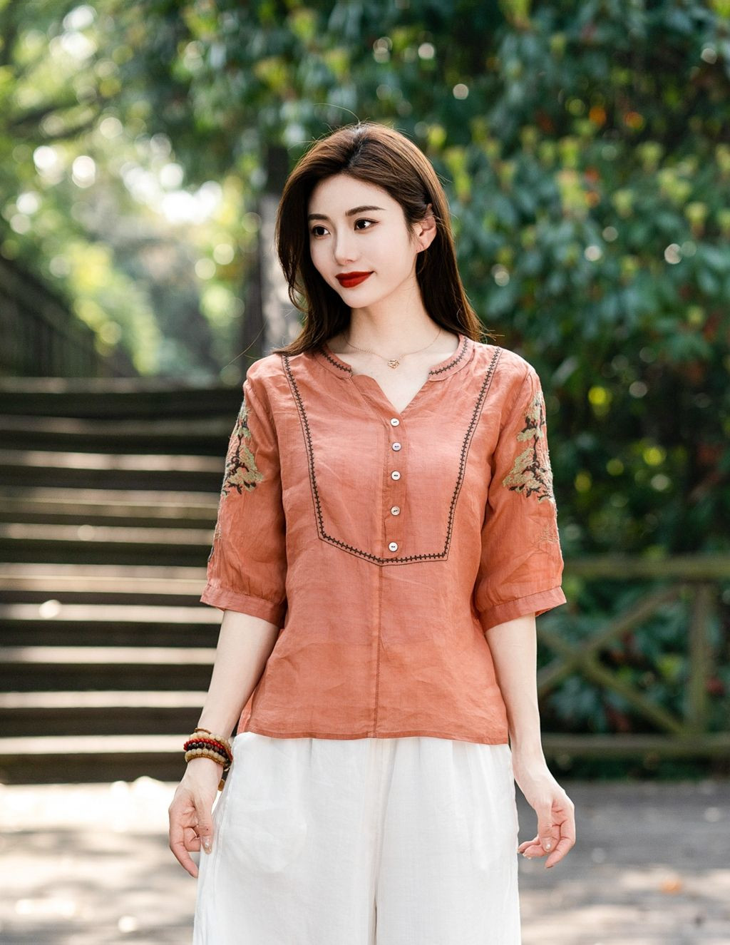 文艺新苎麻上衣女V领扣子袖子绣花套头衬衫洋气百搭宽松显瘦上衣