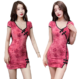 旗袍改良版少女红方领性感酒店spa场所显瘦遮肚碎花a字包臀连衣裙