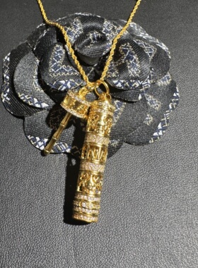 黄铜2026新款韦雪同款六字真言转经轮吊坠项链可打开挂坠送礼