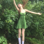 绿色吊带连衣裙女春夏新款法式复古海边度假肌理感抹胸A字短裙子