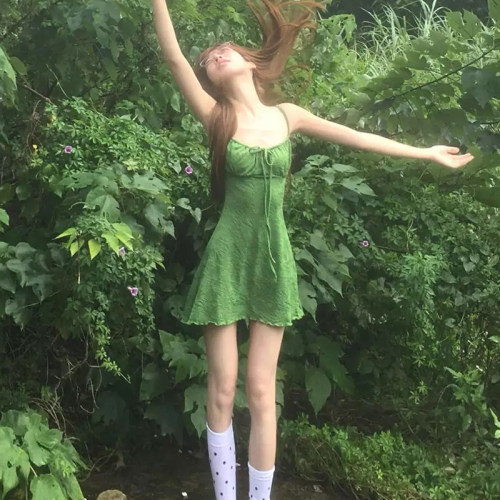 绿色吊带连衣裙女短裙子