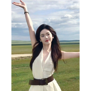 米白色高级感V领挂脖连衣裙女春夏穿搭2026新款 气质收腰显瘦长裙