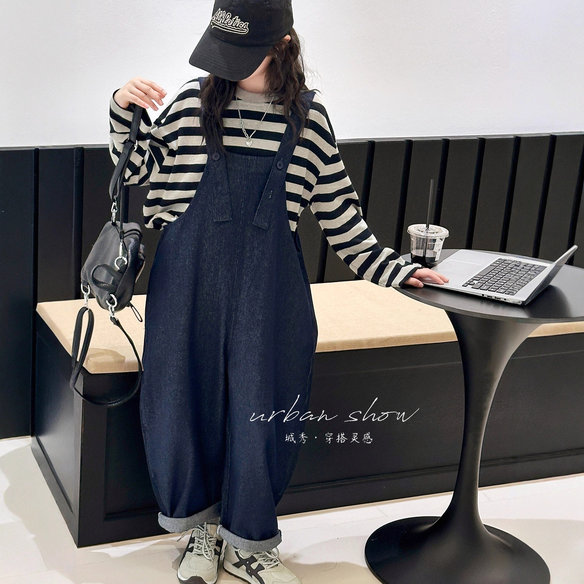 女童春装套装2026新款儿童时髦洋气大童长袖T恤牛仔背带裤两件套图片