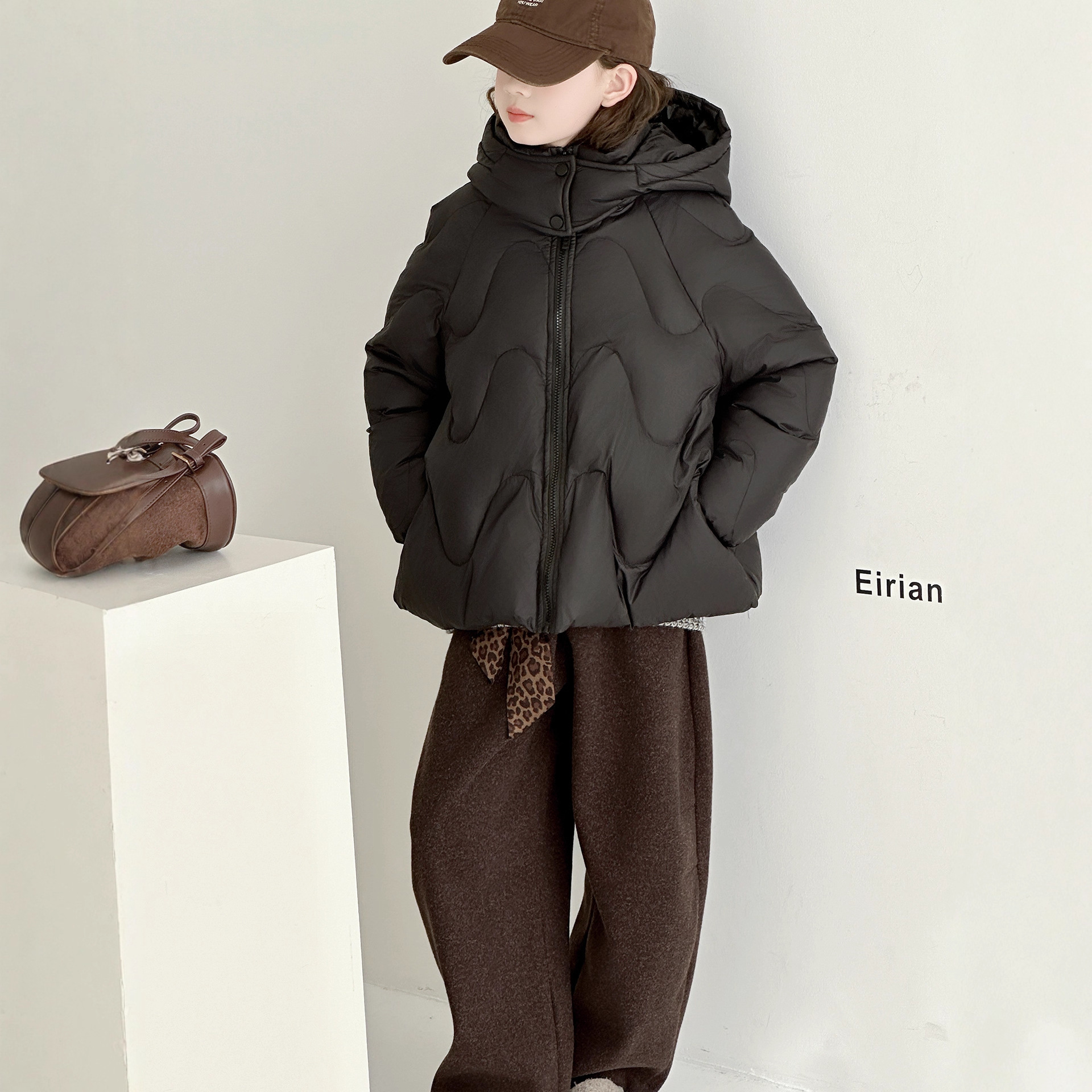 女童羽绒服2025冬季新款中大童洋气加厚白鸭绒90绒面包服休闲外套