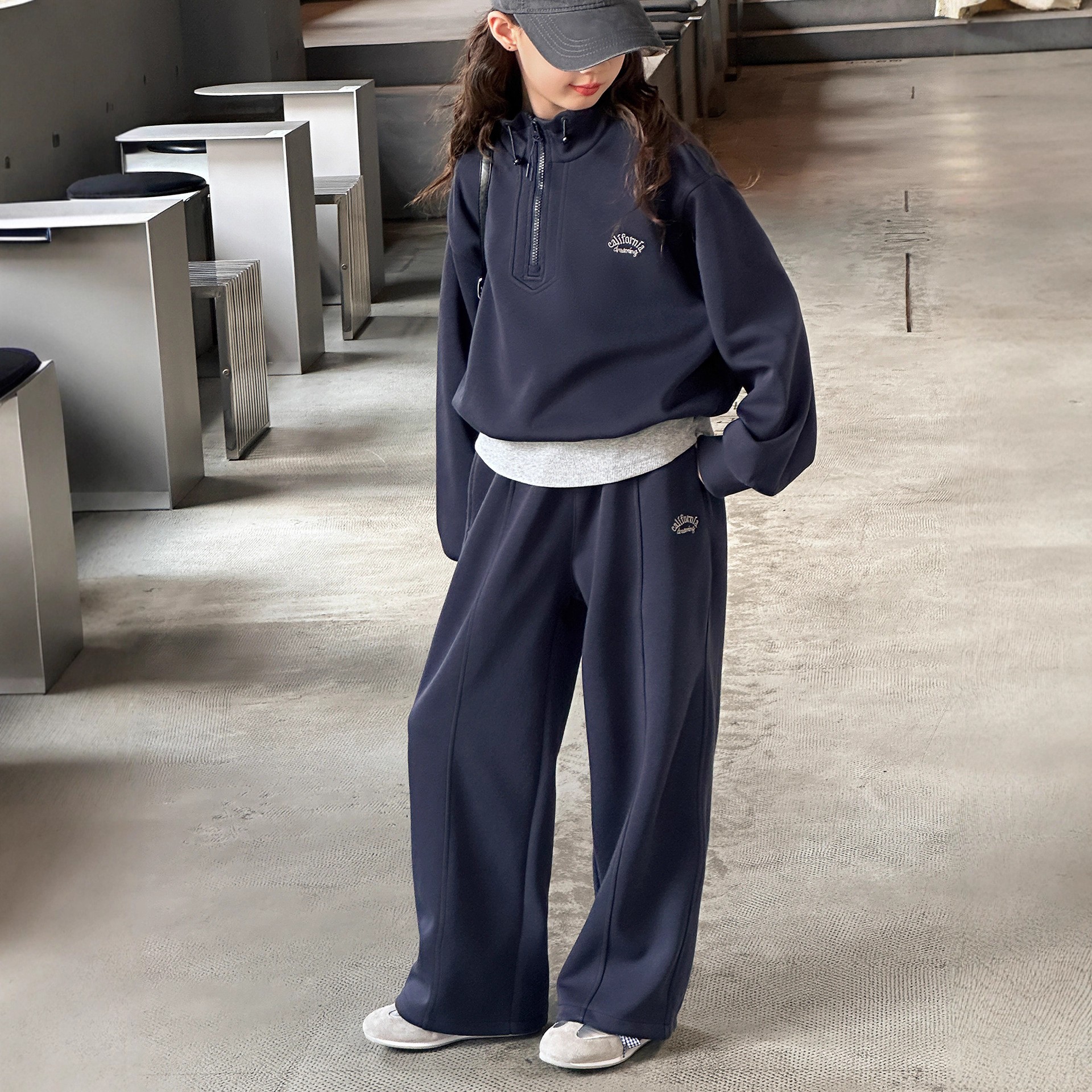 女童秋装套装2025新款儿童时髦洋气春秋大童长袖卫衣休闲裤两件套