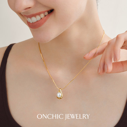 Onchic绸缎珠光项链珍珠吊坠