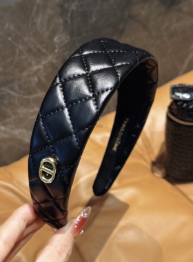 杨杨babytime显贵！香香风菱格黑色仿小羊皮猪鼻子发箍高颅顶加宽